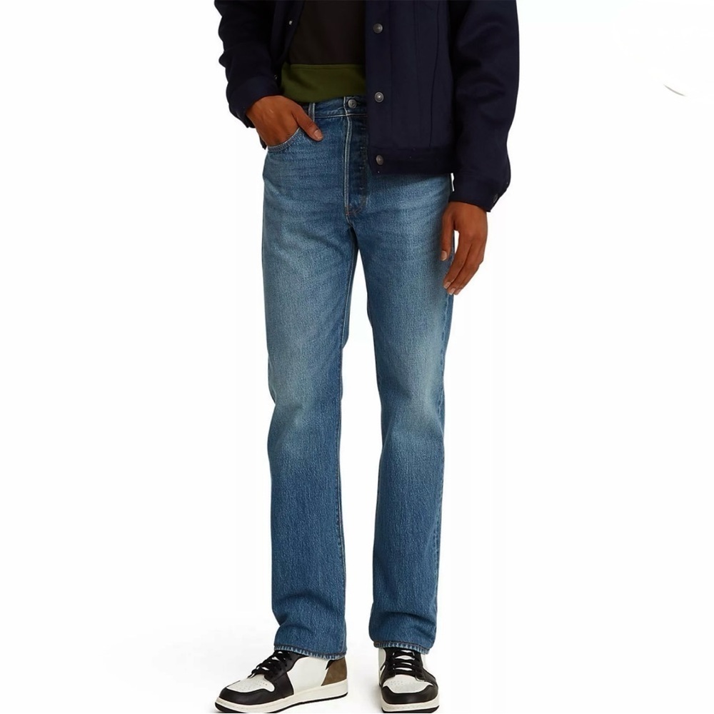 Levi’s 559 relaxed straight jeans size 32 x 32​ with slightly distressed